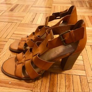 REPORT Camel Strappy Heels • Size 9